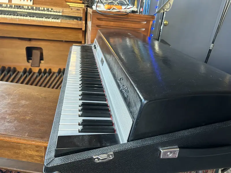 Rhodes Stage 73 electric piano